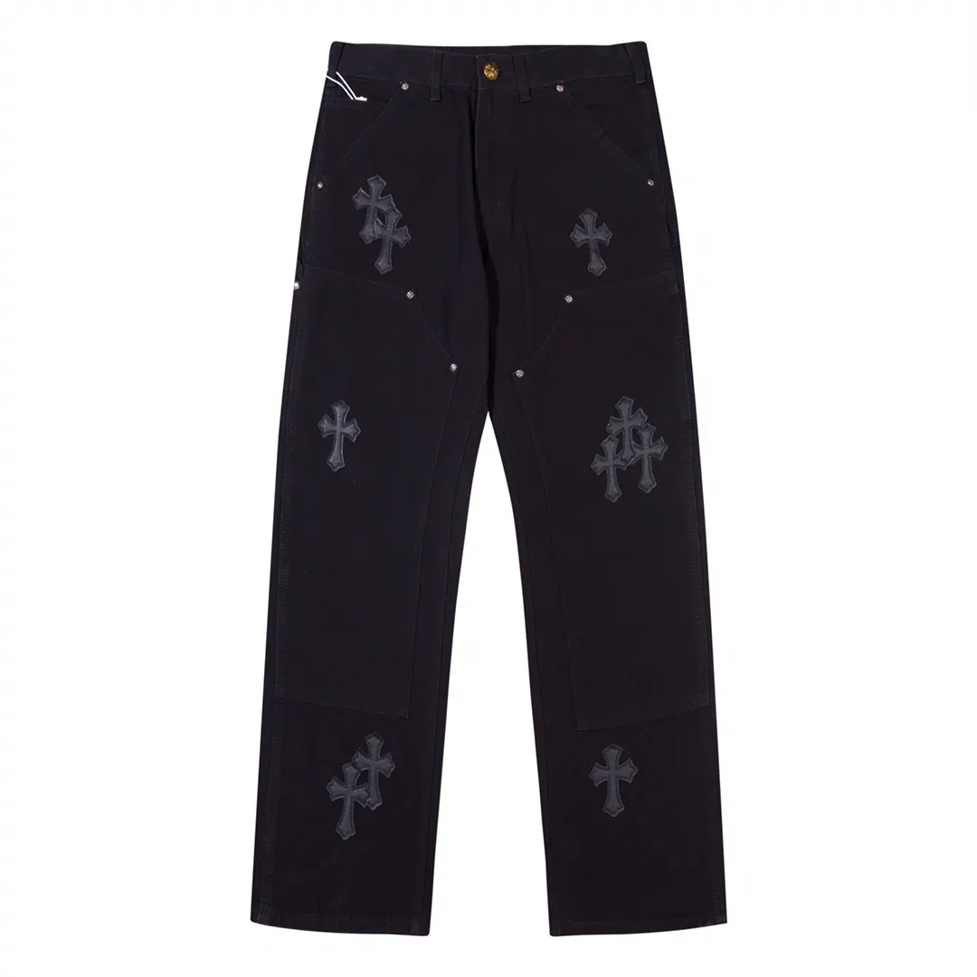 P260 Style number: H356 Chrome hearts Cross patch leather jeans workwear logging pants Chrome hearts logging pants are here! ! ! CH Croix Heart Double Knee Cross Patch Leather Bo1 Style Logging Pants Straight-leg Work Pants B136 Croix Heart Cross Sanskrit Overalls Price 4W Level, Patched Cross Pattern Decoration, High Waist Washed Jeans! ! Absolutely high-end luxury products, 1.9W level god-level single products, super popular products, made by top heavy industry, not to be missed. About Zangyin, this is an extremely luxurious fashion brand, which can also be called the nobles of the high street. It has always been an exclusive brand of some hipsters or rich second generation. Compared with ordinary high streets, it is more luxurious and noble. Compared with luxury brands, it has a more fashionable personality and has always been a brand that I have a special liking for. Imported yarn is custom-woven into a high-density twill canvas, which ensures a crisp silhouette while also making the fabric feel very delicate. It follows the B01 classic silhouette, with a crisp and stylish upper body. The ready-made garments are stone-ground and fermented, so they can be matched with any style. Buttons and brushed zinc are washed with genuine YKK retro metal products. Double-layered canvas on the front. Perfect details. All hardware is perfect. Size: s-XXL Color: Black